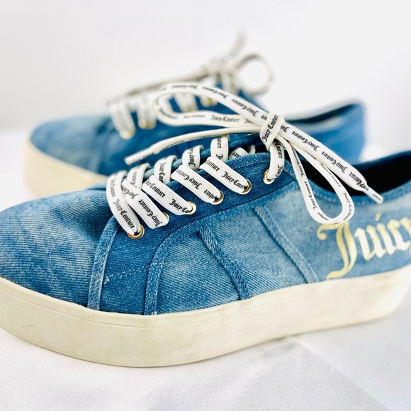 ❤️ Stunning NWOT Juicy Couture Size 9 Y2K Blue and White Casual Sneakers - Picture 2 of 8
